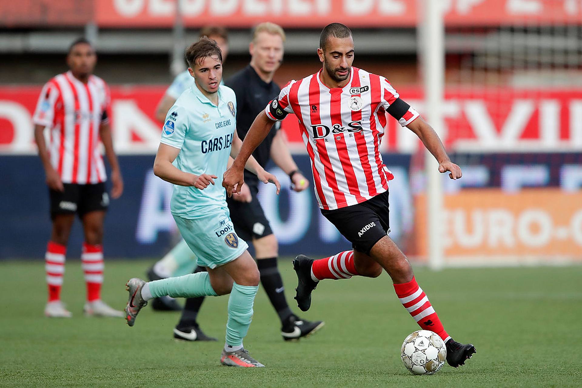 充满了挑战 充满了挑战