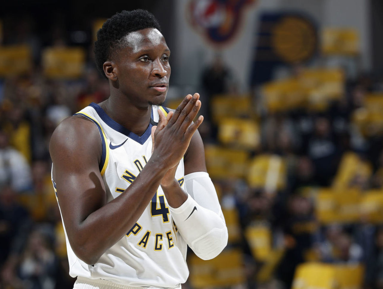 球技而穿上 球技而穿上