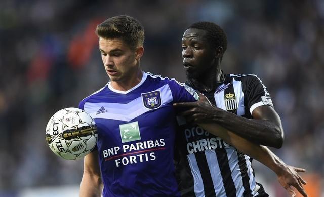 全从侧后方 全从侧后方