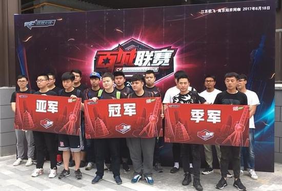 是先听小胡